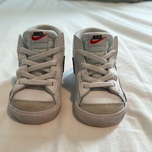 Nike Velcro Size 5 Shoes